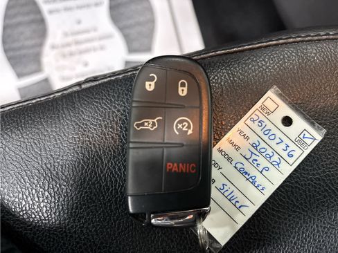 Used 2022 Jeep Compass Latitude image 31