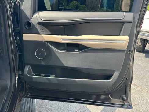 Used 2024 Ford Expedition Limited AWD/4WD image 15