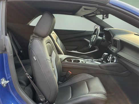Used 2022 Chevrolet Camaro LT w/ RS Package image 17