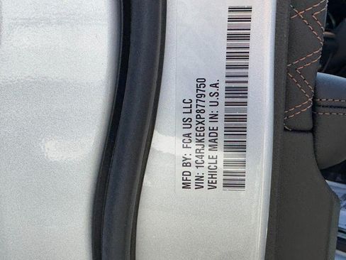 Used 2023 Jeep Grand Cherokee L Summit AWD/4WD image 28