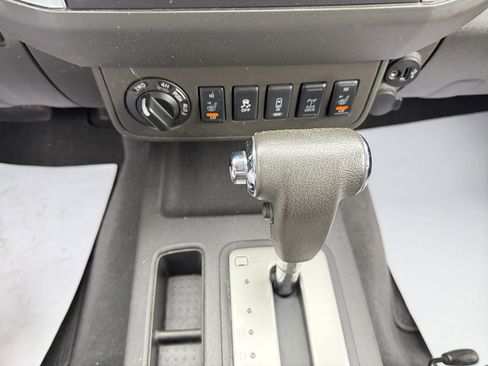 Used 2019 Nissan Frontier PRO-4X image 23