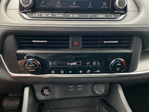 Used 2025 Nissan Rogue SV FWD image 22