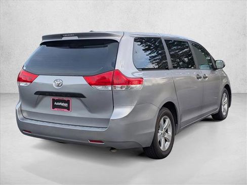 Used 2013 Toyota Sienna L image 5