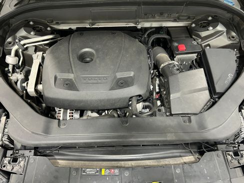 Used 2019 Volvo XC60 T5 Momentum w/ Multimedia Package AWD/4WD image 17