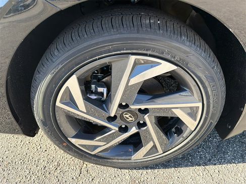 New 2026 Hyundai Elantra Limited image 11
