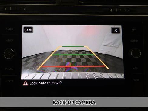 Used 2022 Volkswagen Tiguan SE image 6