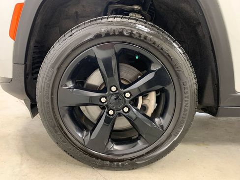 Used 2023 Jeep Grand Cherokee L Laredo AWD/4WD image 22