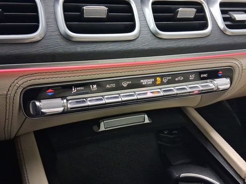 Used 2023 Mercedes-Benz GLS 450 4MATIC image 30