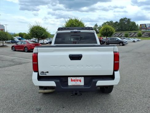 Used 2024 Toyota Tacoma TRD Off-Road w/ TRD Off Road Upgrade Package AWD/4WD image 6