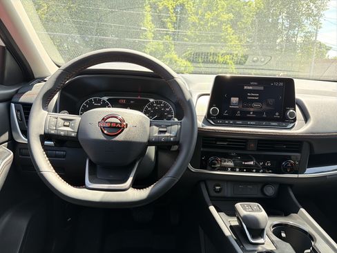 Used 2026 Nissan Rogue SV AWD/4WD image 13