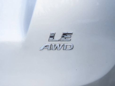 Used 2018 Toyota RAV4 LE image 8