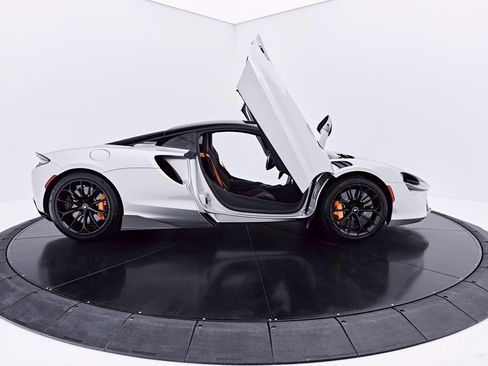 Used 2023 McLaren Artura RWD image 26