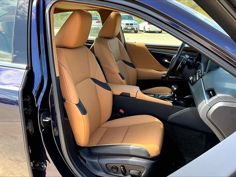 Used 2025 Lexus ES 350 w/ Premium Package image 9