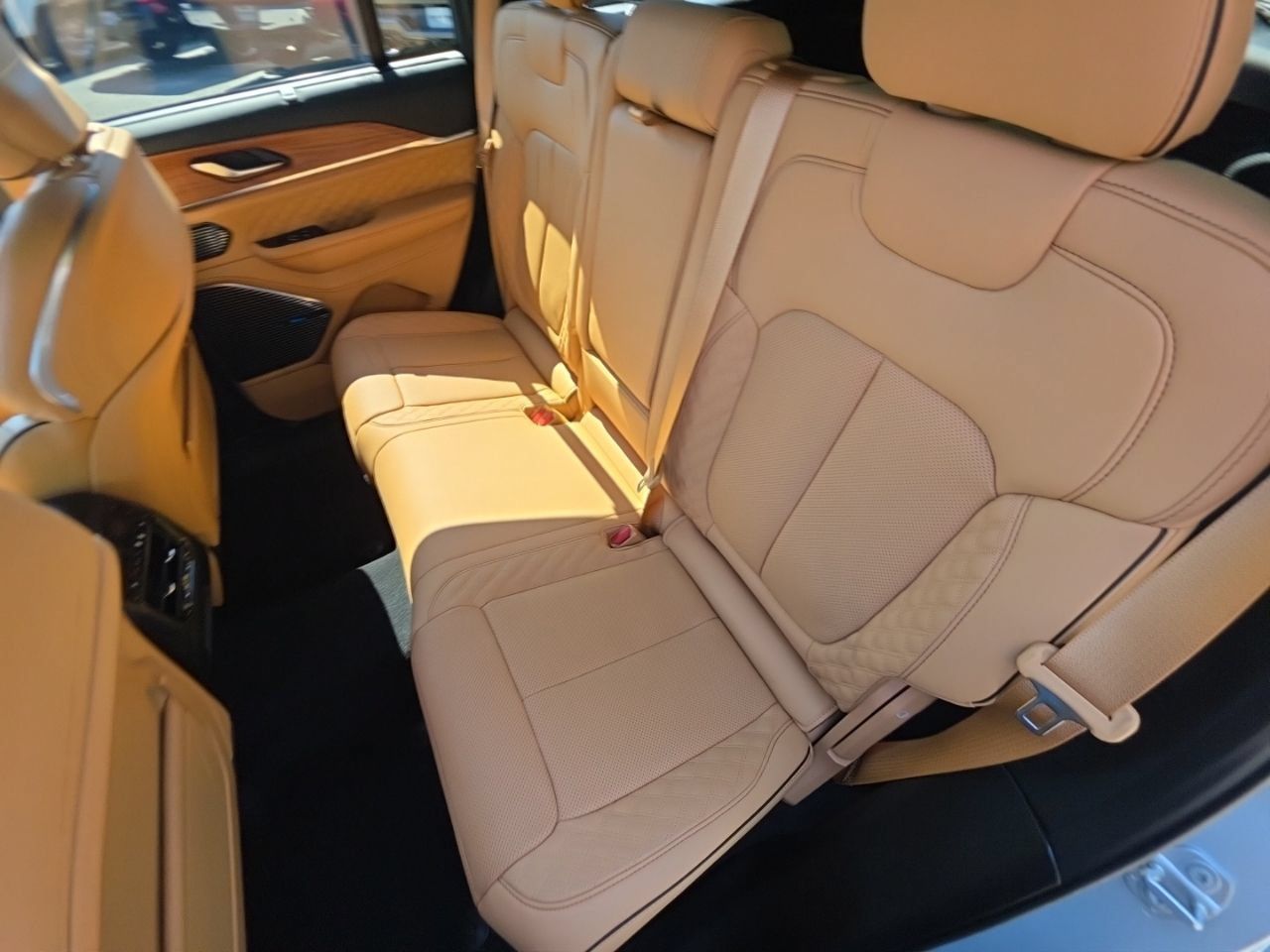 Used 2025 Jeep Grand Cherokee Summit AWD/4WD image 18