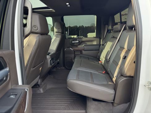 Used 2021 GMC Sierra 3500 Denali w/ Denali Ultimate Package image 17