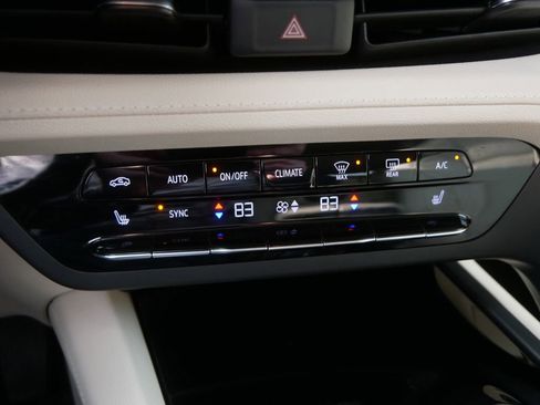 Used 2023 Buick Envision Essence AWD/4WD image 25