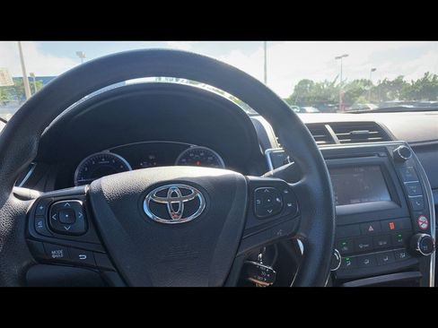 Used 2016 Toyota Camry LE FWD image 9