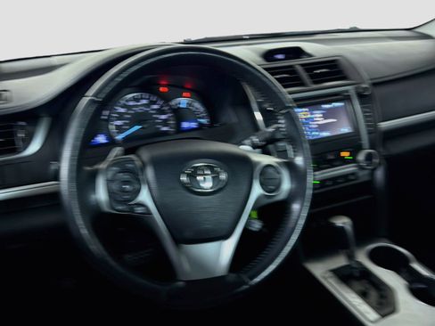 Used 2014 Toyota Camry SE FWD image 18