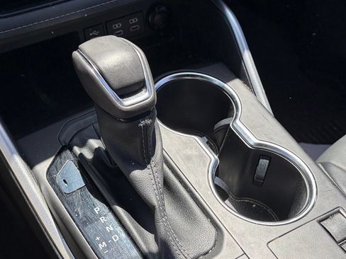 Used 2023 Toyota Highlander XSE FWD image 10