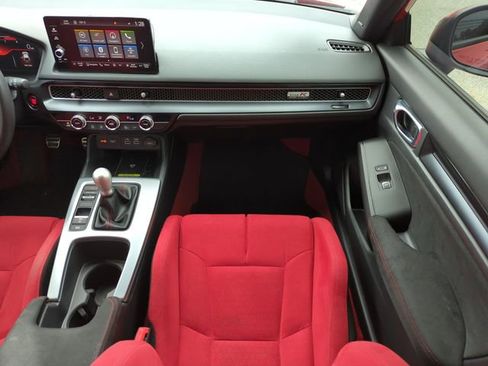 Used 2025 Honda Civic Type R image 15