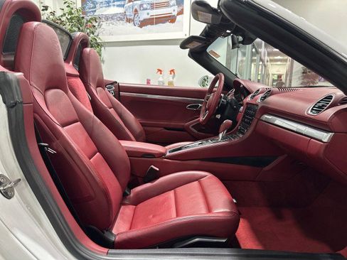 Used 2017 Porsche 718 Boxster RWD image 40