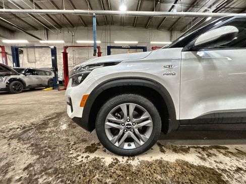 Certified 2022 Kia Seltos LX image 20