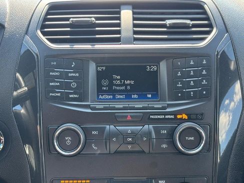 Used 2018 Ford Explorer XLT FWD image 23