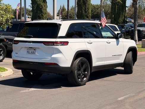 Used 2023 Jeep Grand Cherokee Altitude AWD/4WD image 5