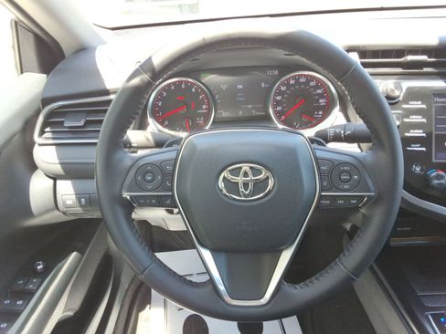 Used 2020 Toyota Camry XSE FWD image 11