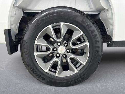 Used 2023 Chevrolet Silverado 1500 LT AWD/4WD image 25