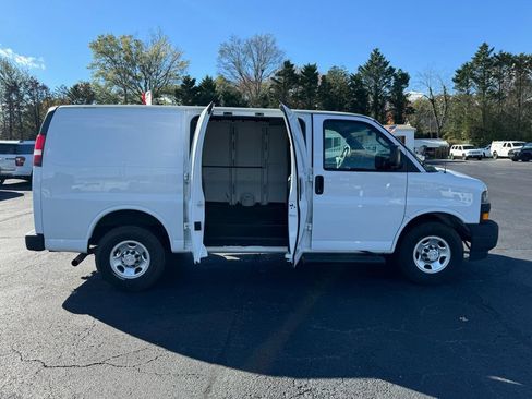 Used 2019 Chevrolet Express 2500 w/ Driver Convenience Package RWD image 9