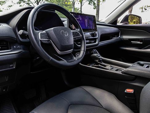 Used 2024 Toyota Grand Highlander AWD image 7