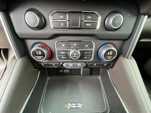 Used 2023 Chevrolet Tahoe Z71 w/ Z71 Off-Road Package AWD/4WD image 33