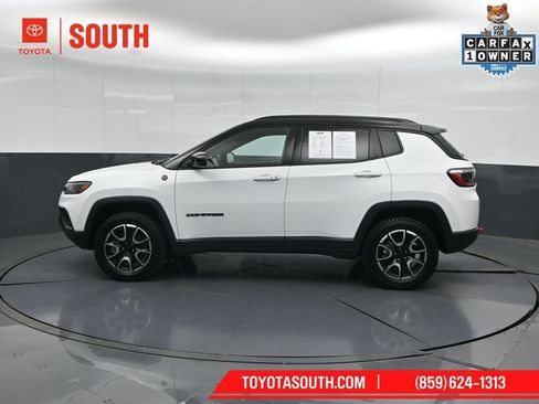 Used 2024 Jeep Compass Trailhawk AWD/4WD image 7