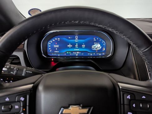 Used 2023 Chevrolet Suburban Premier image 98