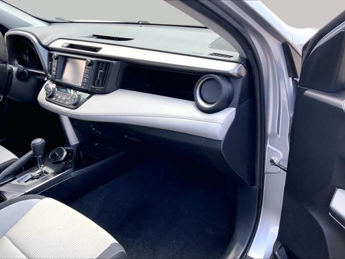 Used 2018 Toyota RAV4 XLE FWD image 17