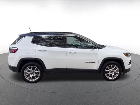 Used 2025 Jeep Compass Limited image 16
