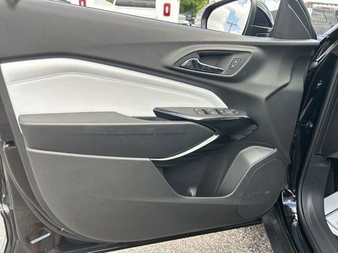 New 2026 Chevrolet Trax LT w/ Sunroof Package FWD image 11