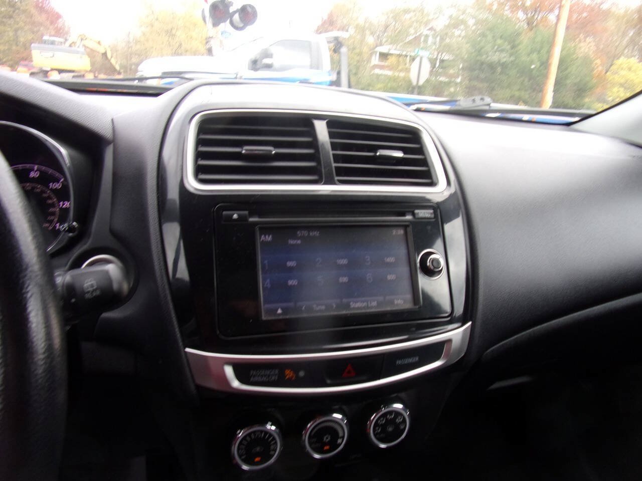 Used 2015 Mitsubishi Outlander Sport SE AWD/4WD image 19