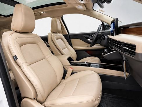 Used 2024 Lincoln Corsair Grand Touring w/ Rear Removable Package Tray AWD/4WD image 16