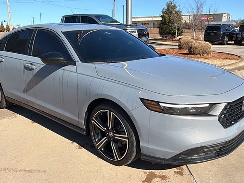 Used 2025 Honda Accord Sport image 5