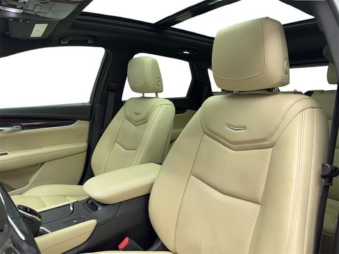 Used 2018 Cadillac XT5 Luxury w/ Driver Awareness Package image 31