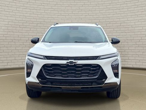 Used 2024 Chevrolet Trax ACTIV w/ Sunroof Package FWD image 2