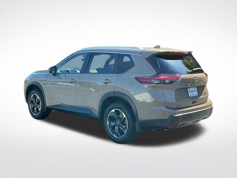 Used 2024 Nissan Rogue SV w/ SV Premium Package FWD image 4