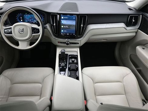 Used 2024 Volvo XC60 B5 Plus image 22