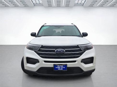 Used 2023 Ford Explorer XLT image 2