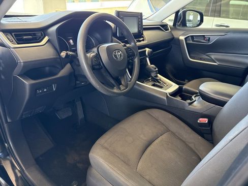 Used 2019 Toyota RAV4 LE image 11