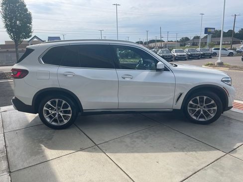 Used 2023 BMW X5 xDrive40i w/ Premium Package image 6