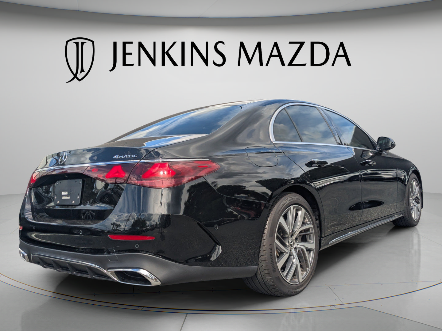 Used 2025 Mercedes-Benz E 350 4MATIC Sedan image 4