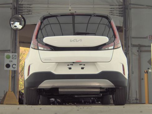 Used 2025 Kia Soul LX w/ LX Technology Package FWD image 8